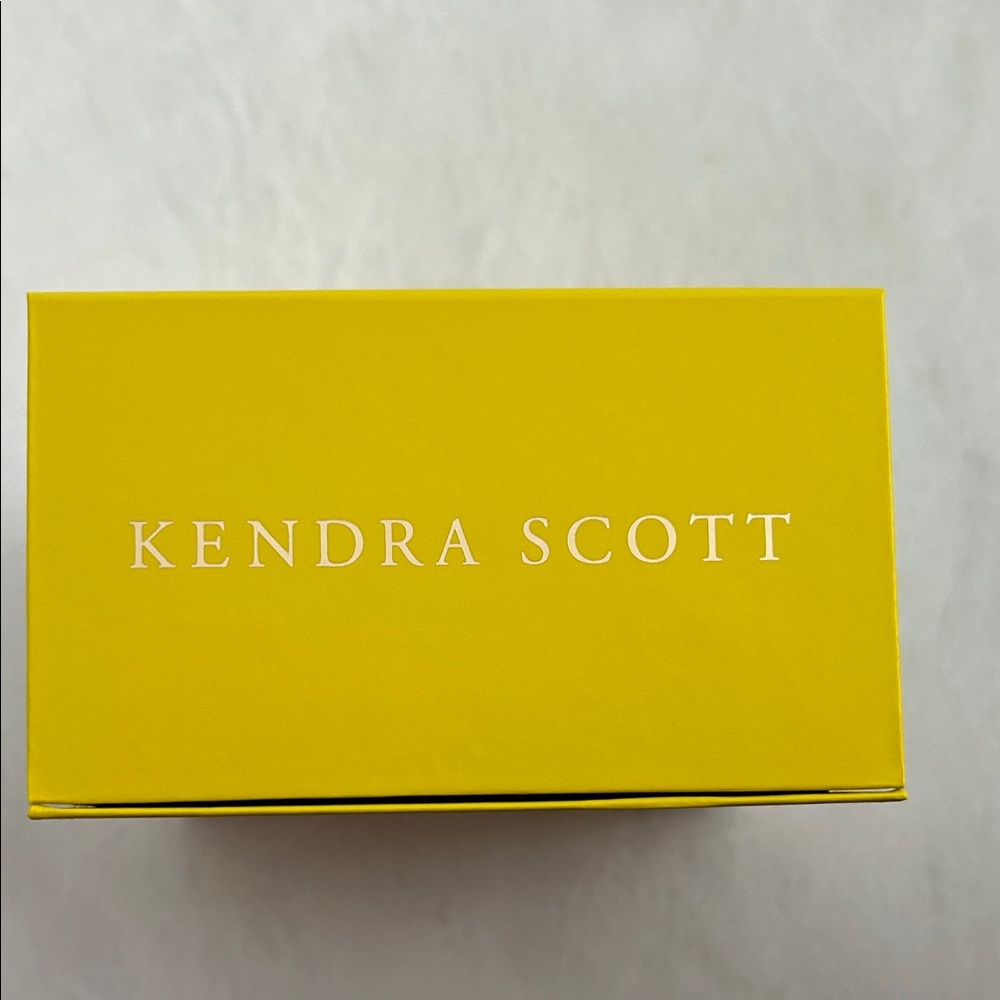 Kendra Scott Box Packaging - Picture 2 of 3